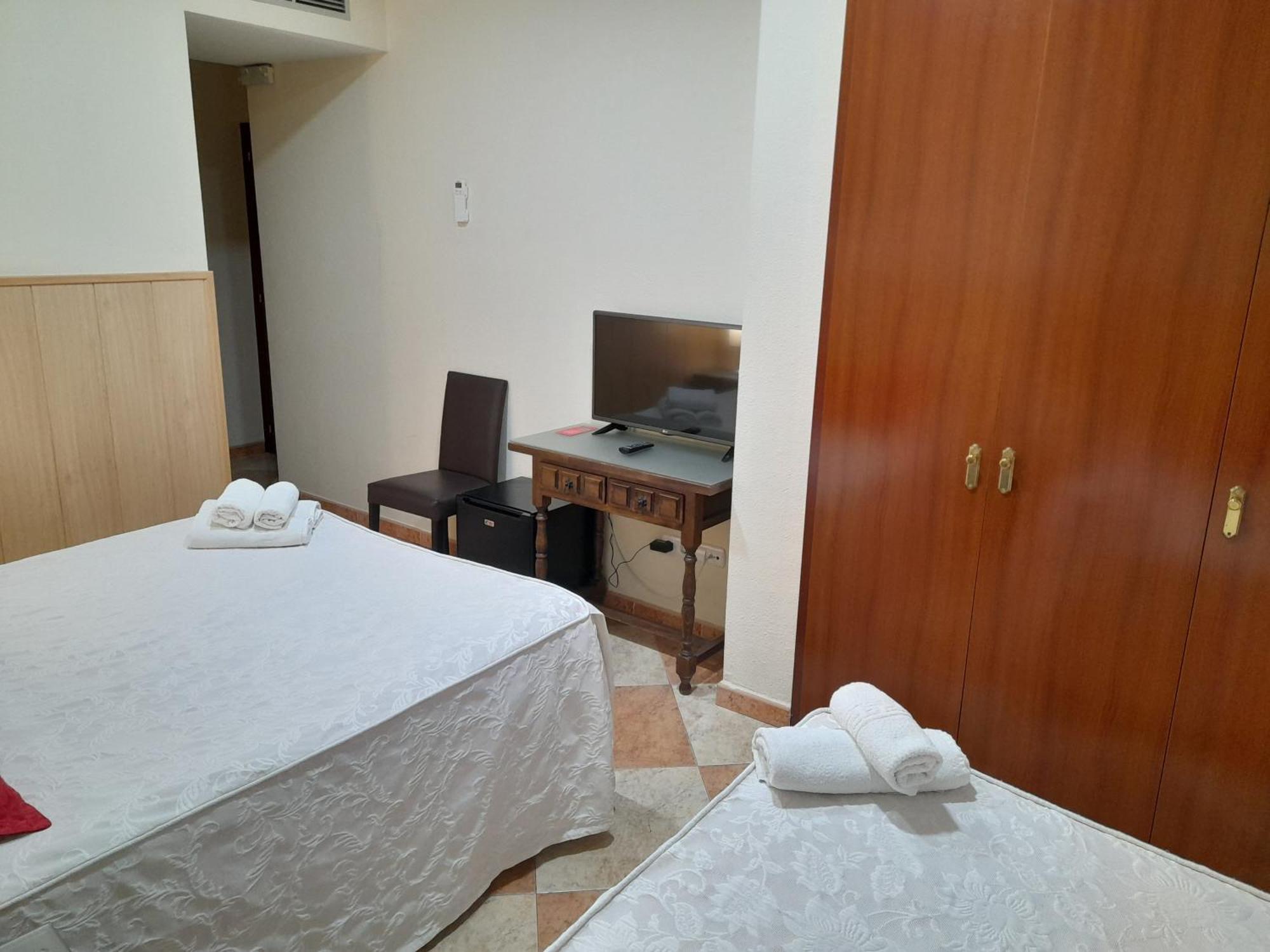 Hostal San Roque Guadalajara Esterno foto